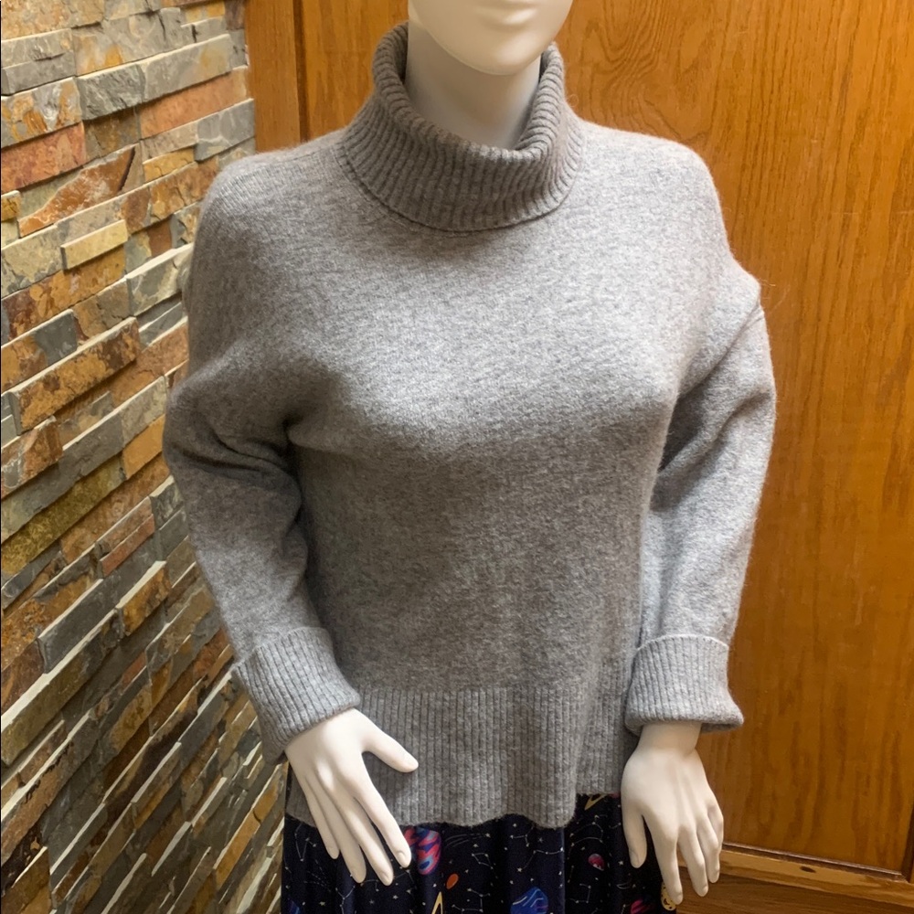 J. Crew Heather Gray Knit Pullover merino wool blend